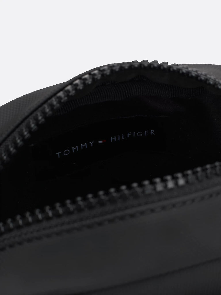 Tommy Hilfiger crna muška torba s trakastim detaljima-[SKU]