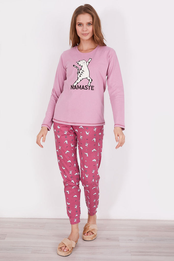 Arnetta ljubičasta ženska pidžama s natpisom "NAMASTE"