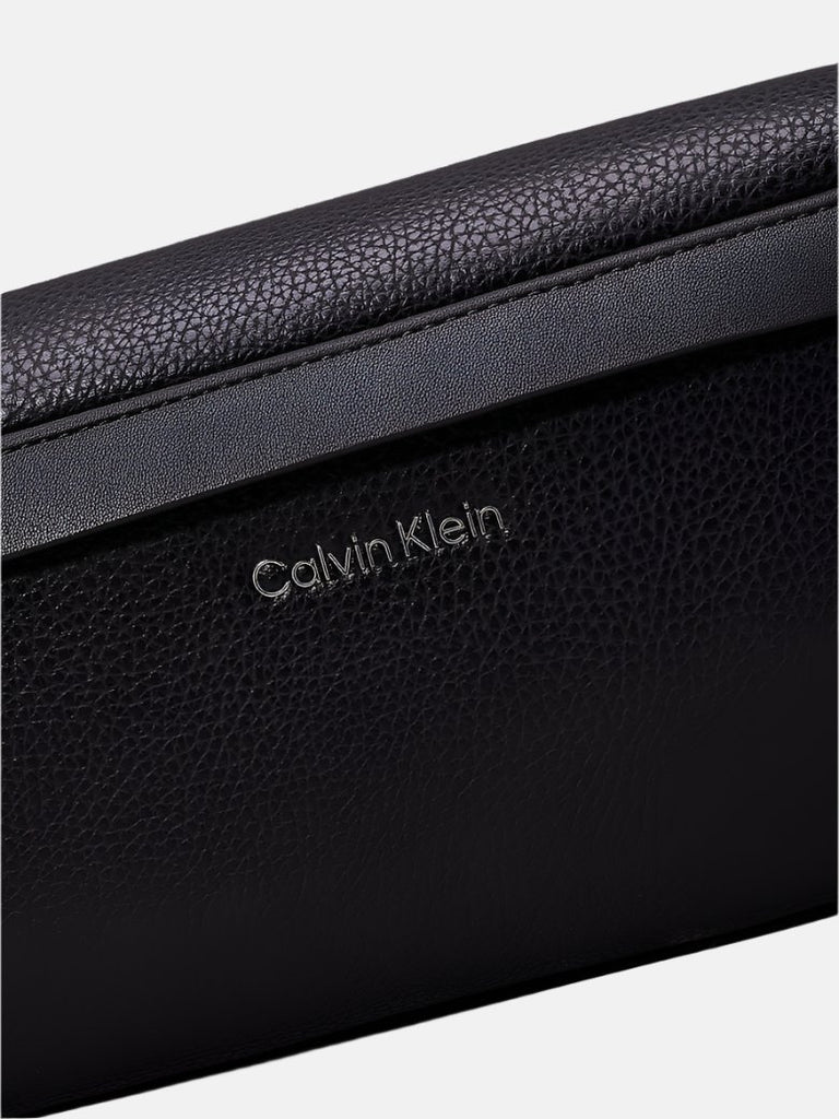 Calvin Klein crna muška torba s teksturnim uzorkom-[SKU]