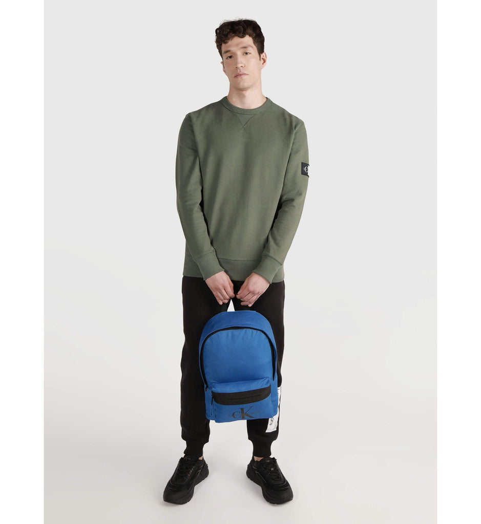 Calvin Klein plavi muški ruksak s prednjim džepom